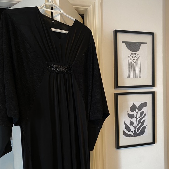 Black Abaya - Picture 2 of 2